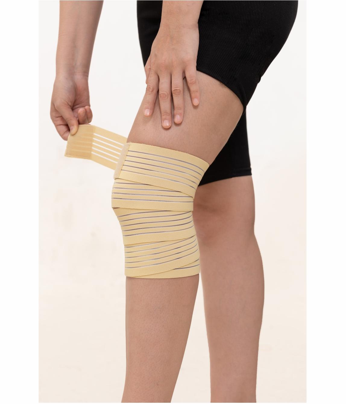 Elastic knee bandage.